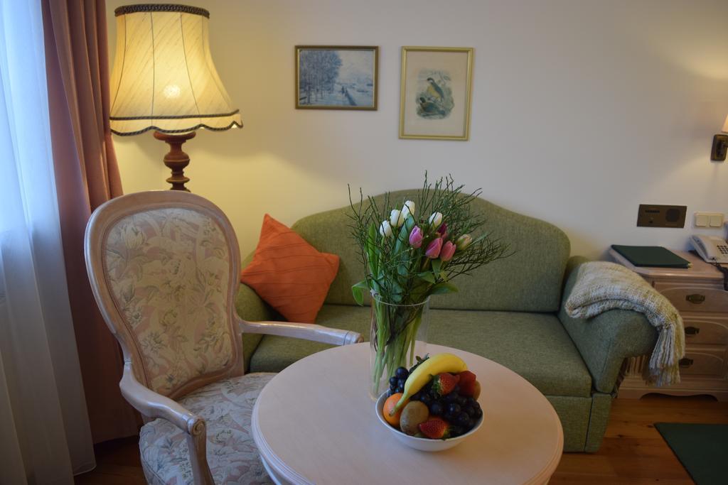 Hotel Landhaus Fuhrgassl-Huber Wenen Buitenkant foto