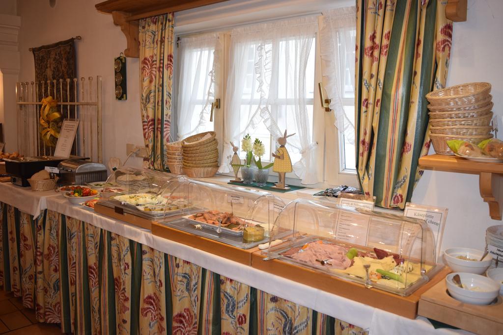 Hotel Landhaus Fuhrgassl-Huber Wenen Buitenkant foto