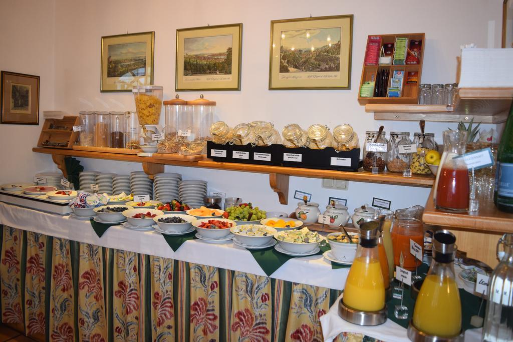 Hotel Landhaus Fuhrgassl-Huber Wenen Buitenkant foto