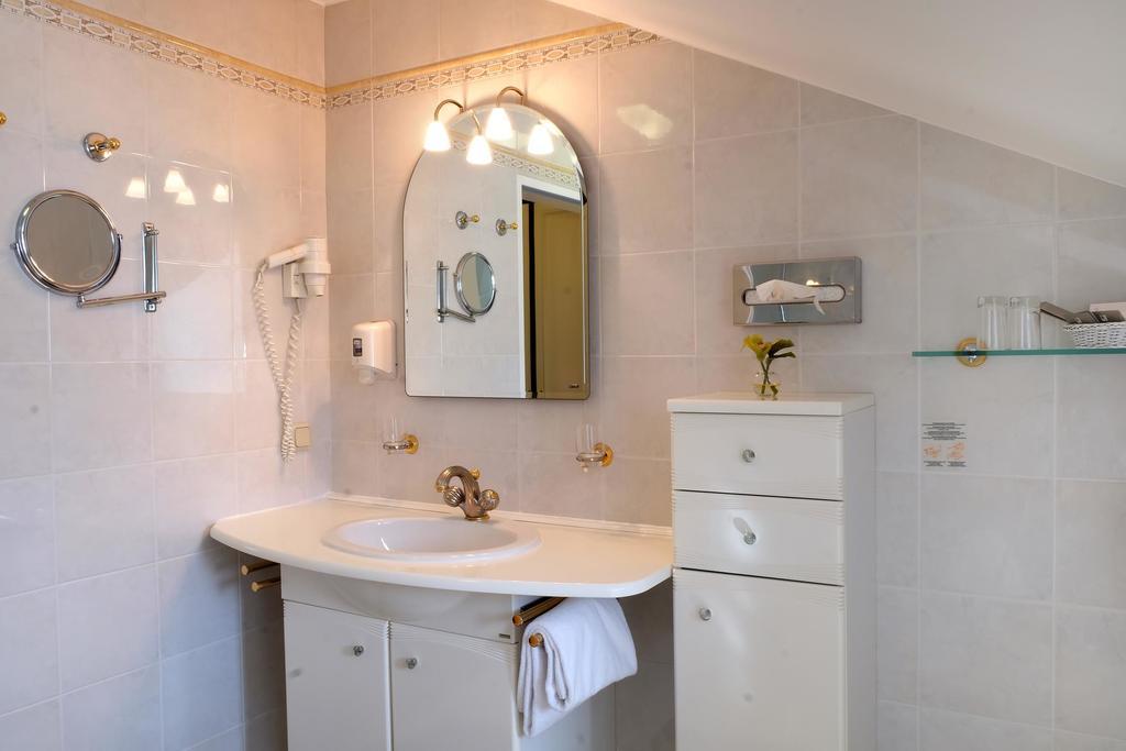 Hotel Landhaus Fuhrgassl-Huber Wenen Buitenkant foto