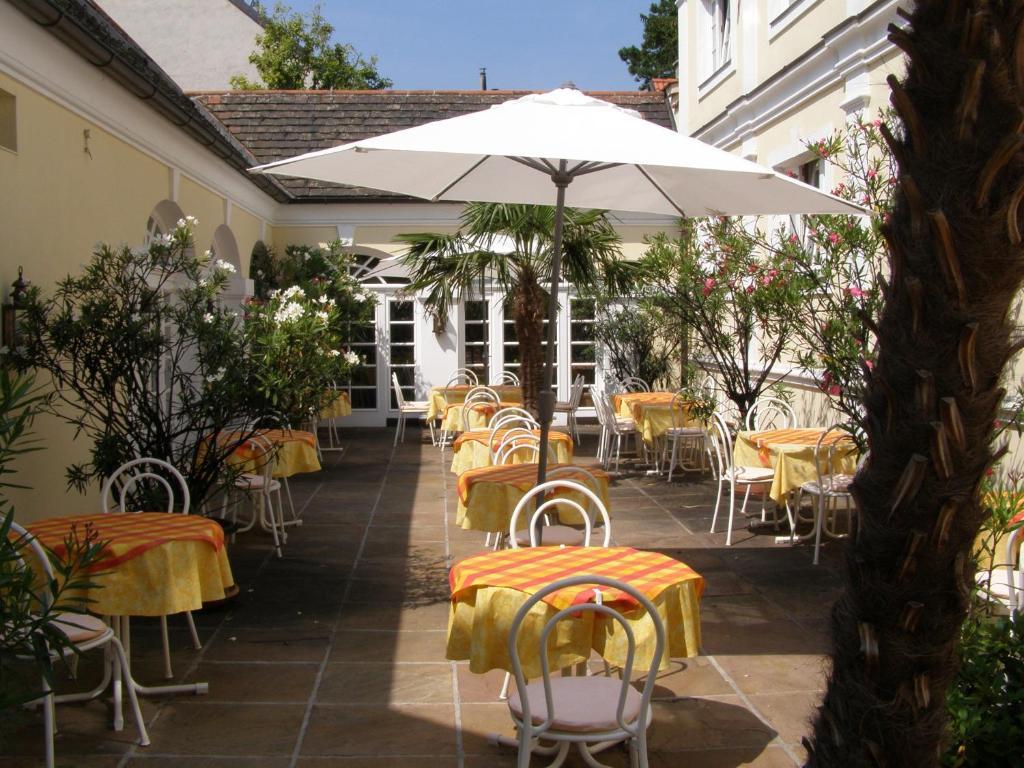 Hotel Landhaus Fuhrgassl-Huber Wenen Buitenkant foto