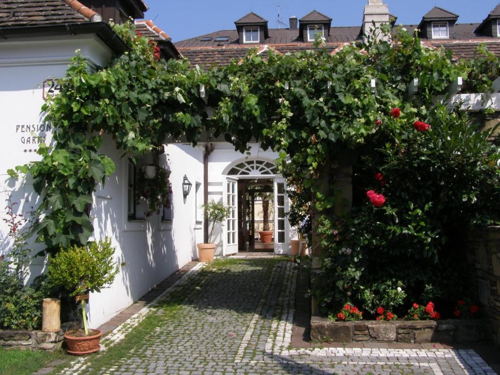Hotel Landhaus Fuhrgassl-Huber Wenen Buitenkant foto