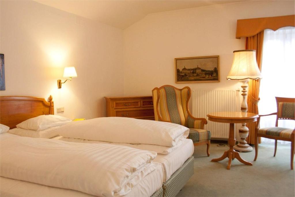 Hotel Landhaus Fuhrgassl-Huber Wenen Buitenkant foto