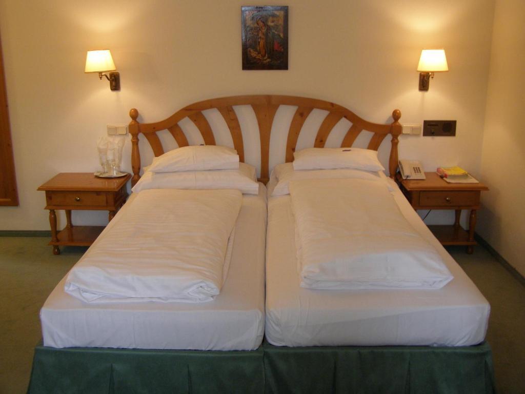 Hotel Landhaus Fuhrgassl-Huber Wenen Kamer foto