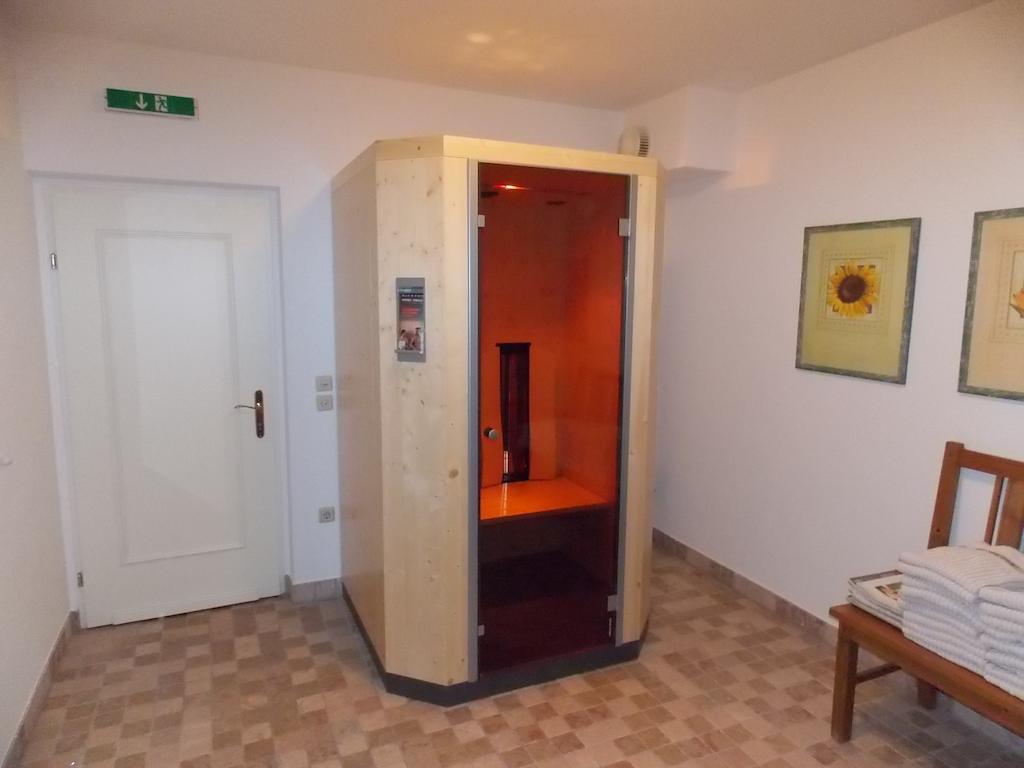 Hotel Landhaus Fuhrgassl-Huber Wenen Buitenkant foto